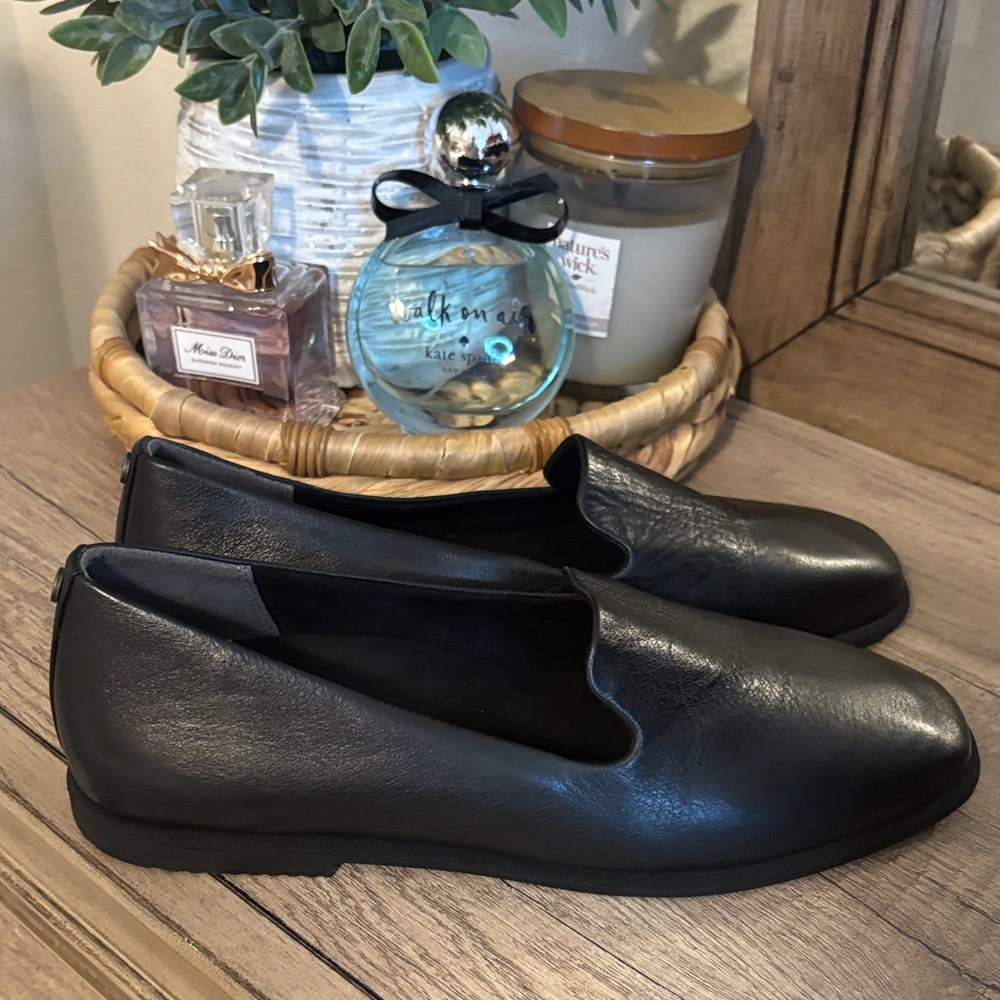 Vionic Women’s Willa 2.0 Black Slip-On Leather Loafers